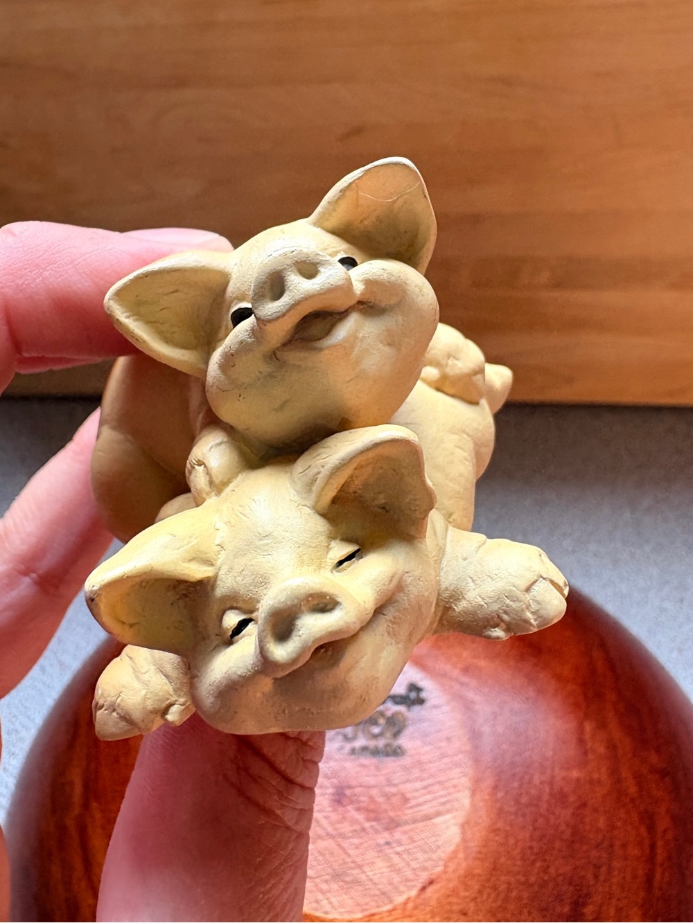 Vintage Russ Berrie Truffles Two Pigs Snuggles Resin Figurine 14138 MCM